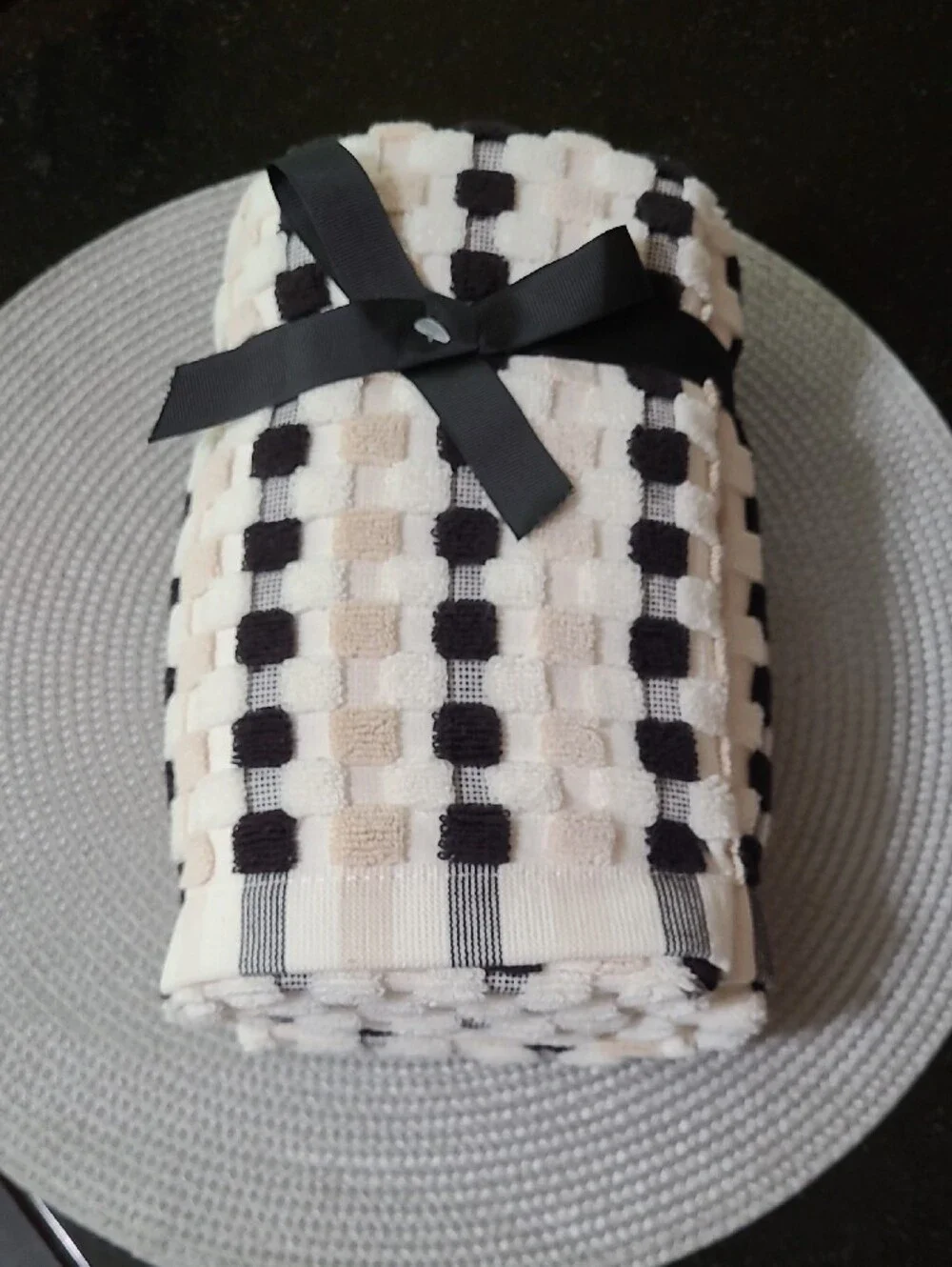 DKNY Maya Tile Hand Towel Set